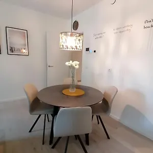 Bartine - Modern And Spacious Flat Near The Sea, Free Parking Space Ostende